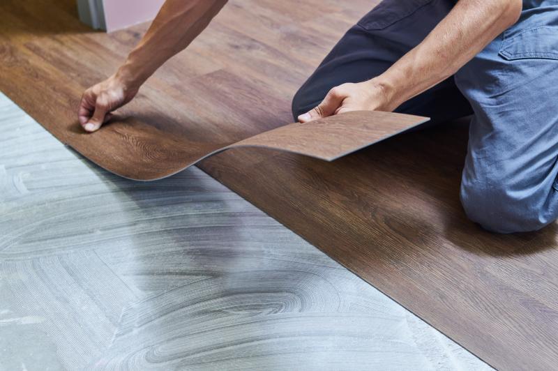Les secrets d'une pose de parquet durable et esth&eacute;tique pour votre habitat
